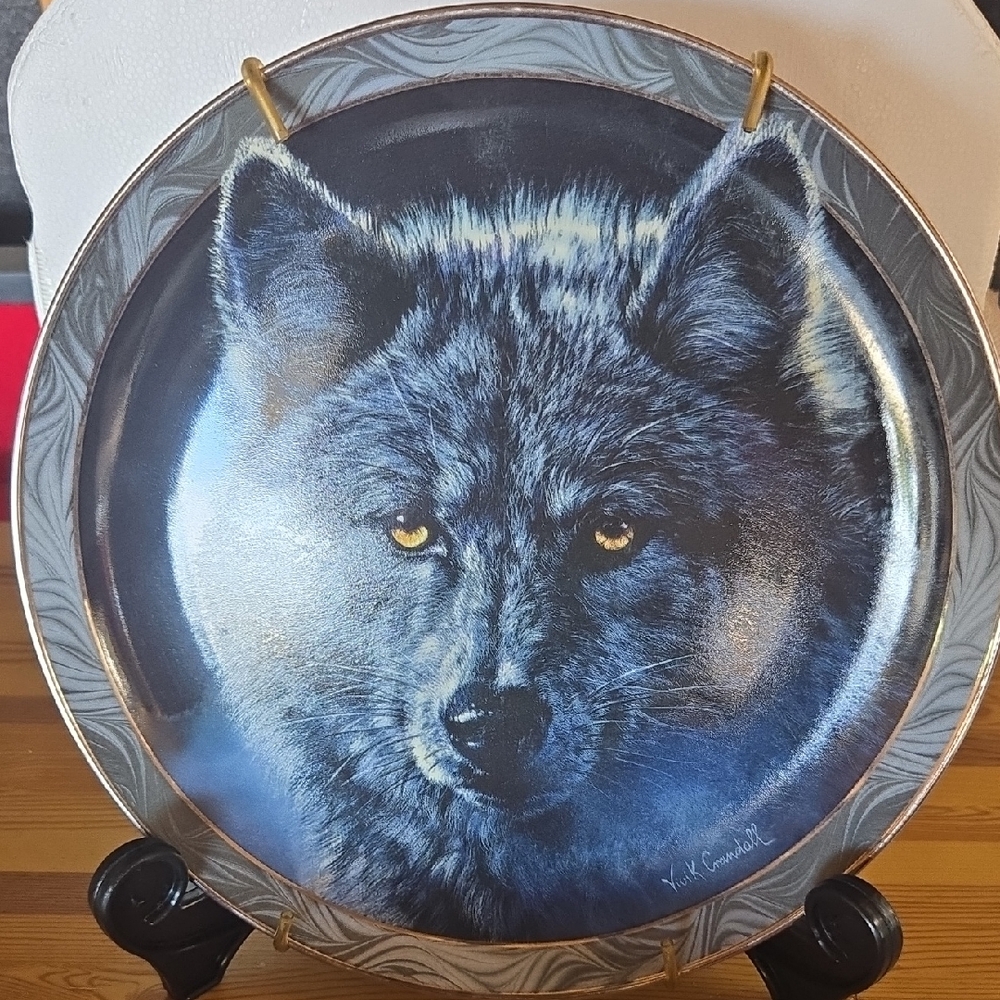 Wolf Decorative Plate with Stand